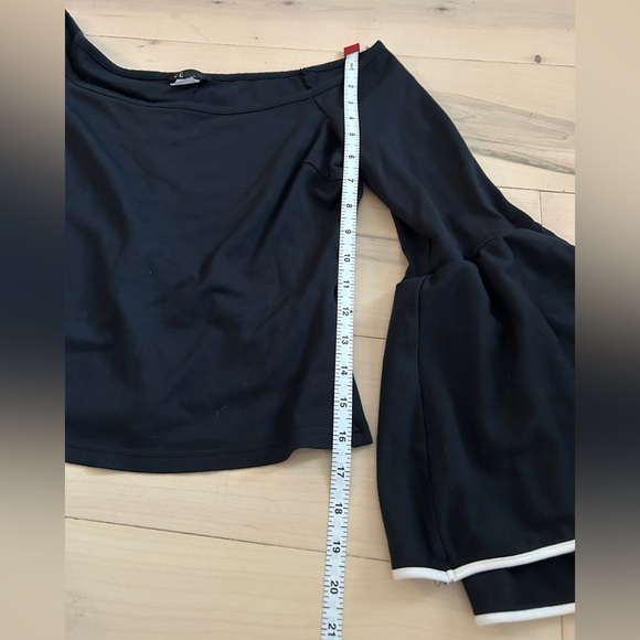 Venus Black Bell Sleeve Top Off shoulder Boho Size M - Picture 3 of 8